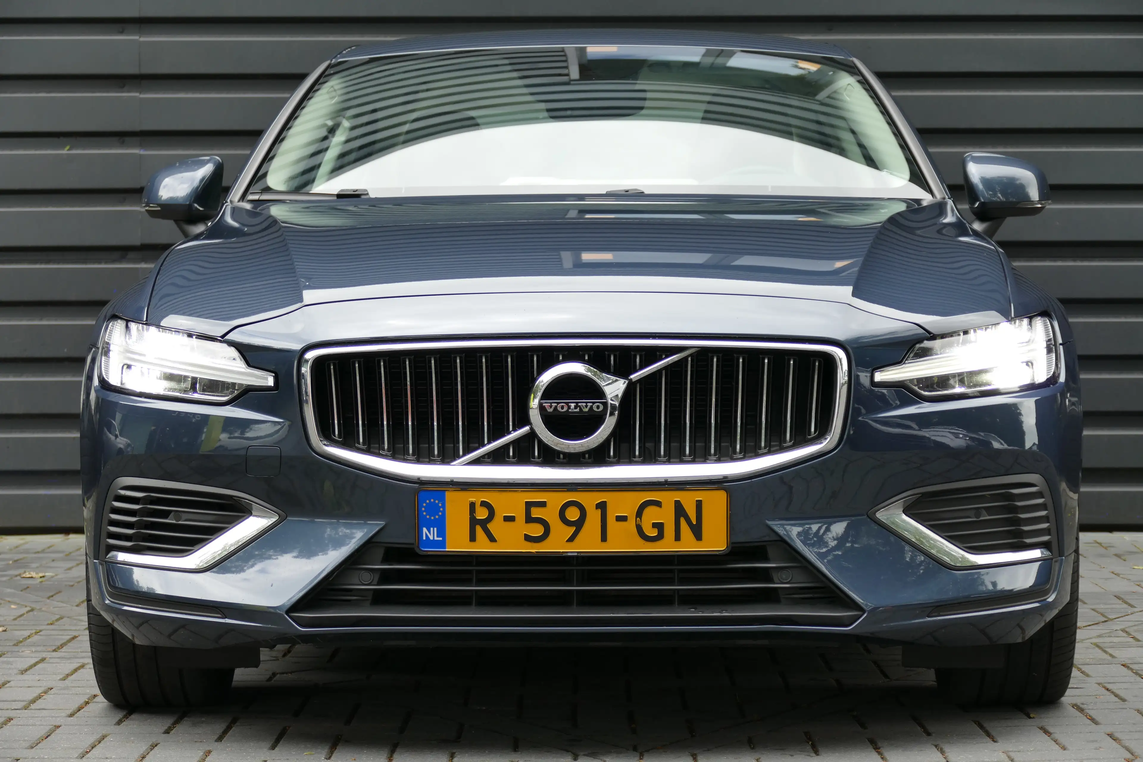 Volvo S60 2.0 RECHARGE T8 AWD INSCRIPTION AUTOMAAT / NAVI / — photo 4