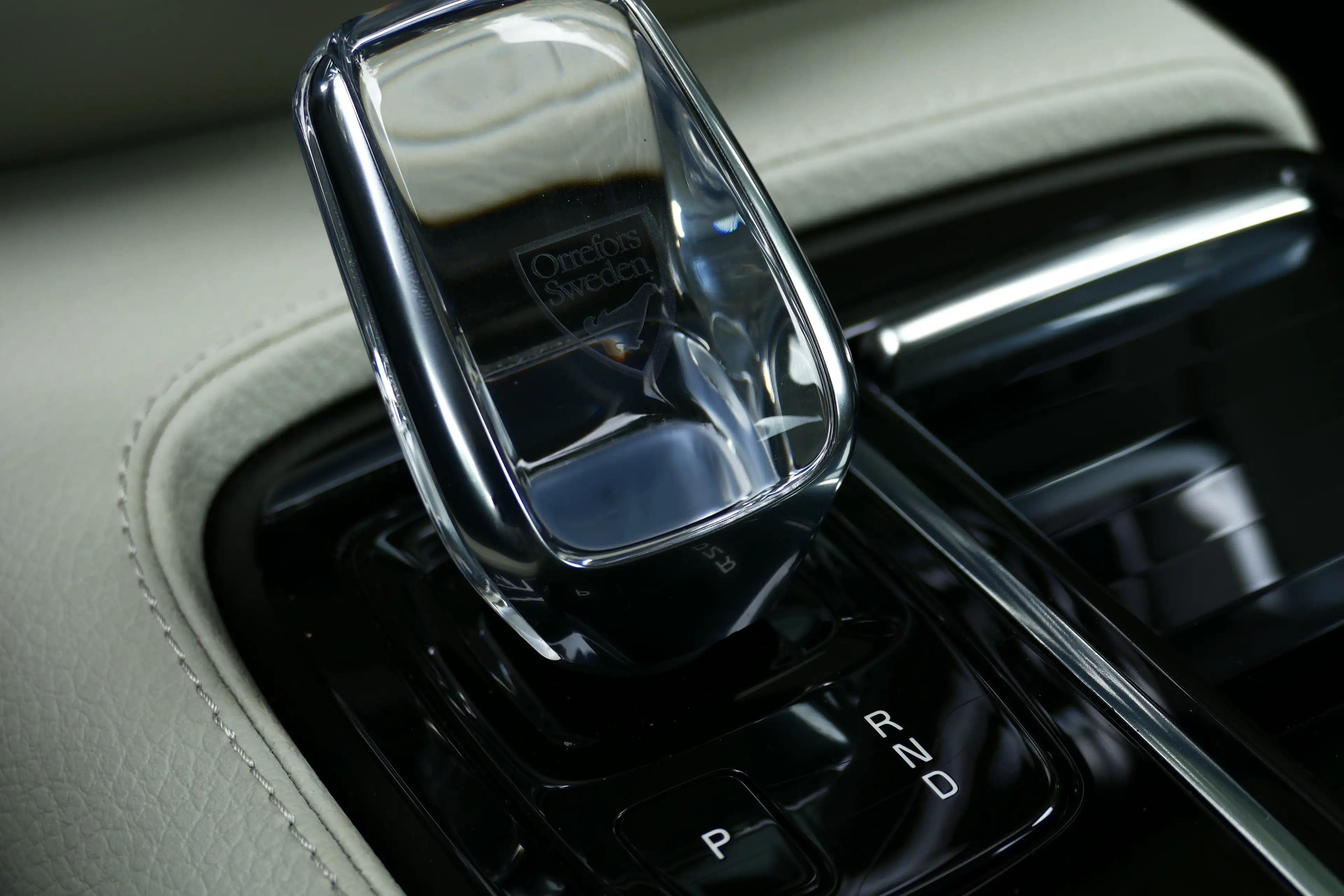 Volvo S60 2.0 RECHARGE T8 AWD INSCRIPTION AUTOMAAT / NAVI / — photo 29