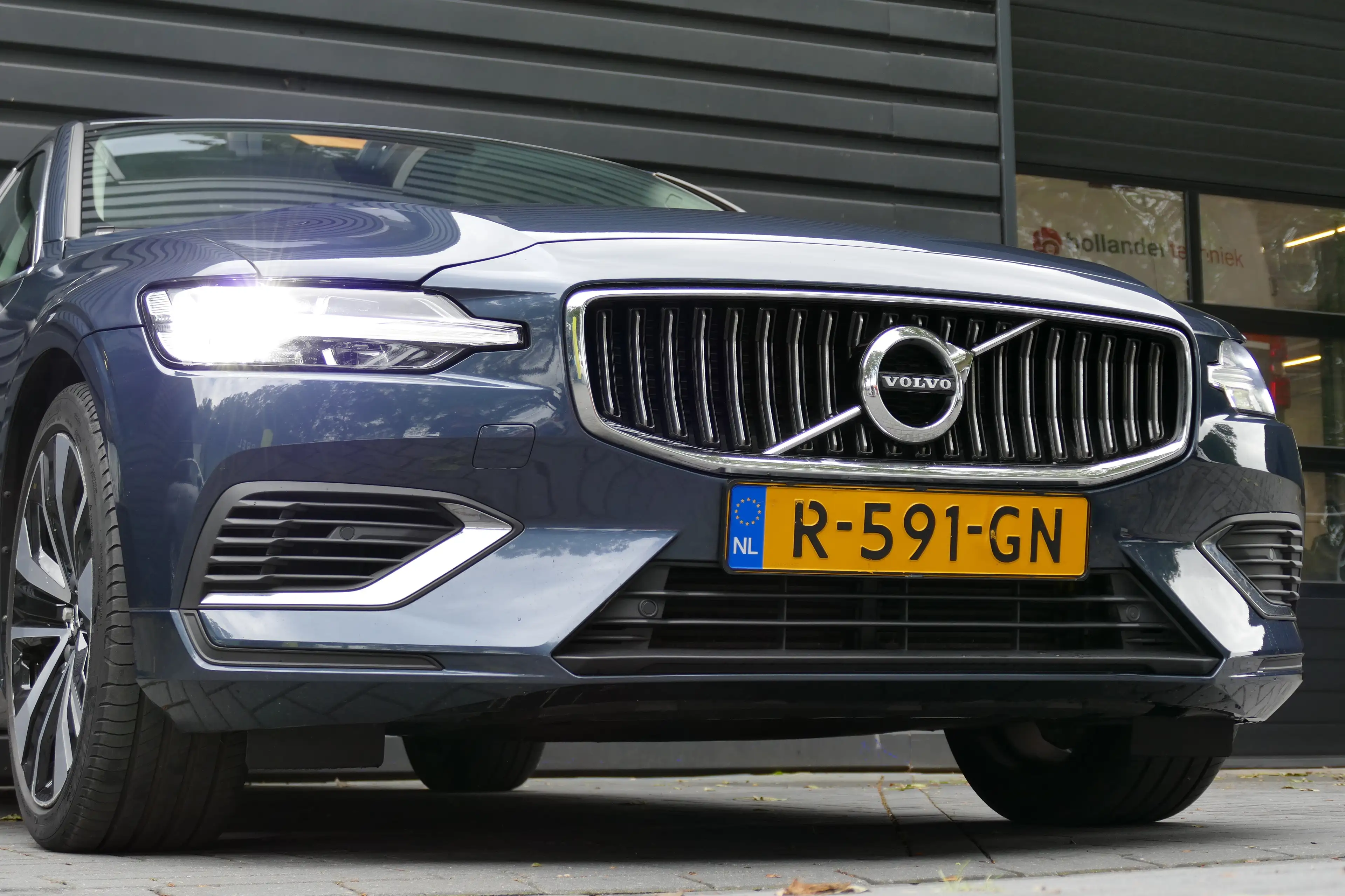 Volvo S60 2.0 RECHARGE T8 AWD INSCRIPTION AUTOMAAT / NAVI / — photo 9