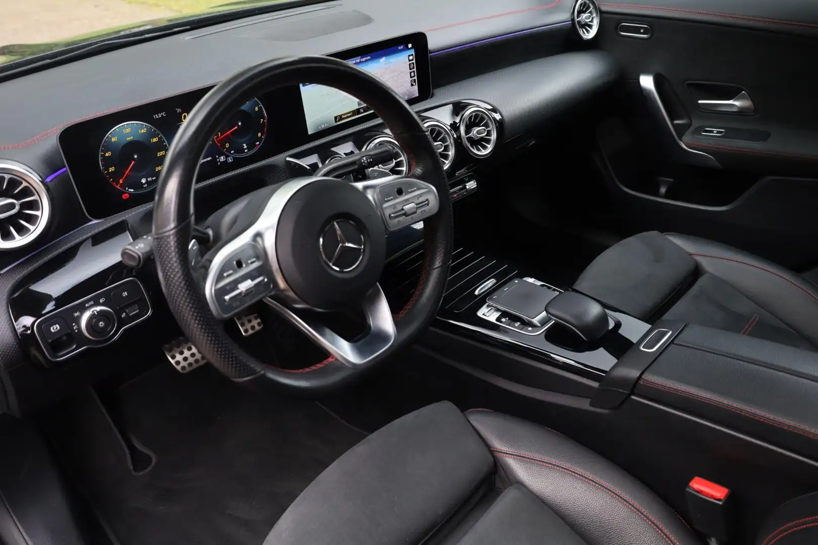 Mercedes-Benz CLA 200 Premium Plus Aut. | AMG-Pakket | Panorama | Sfeer Чорний - 2
