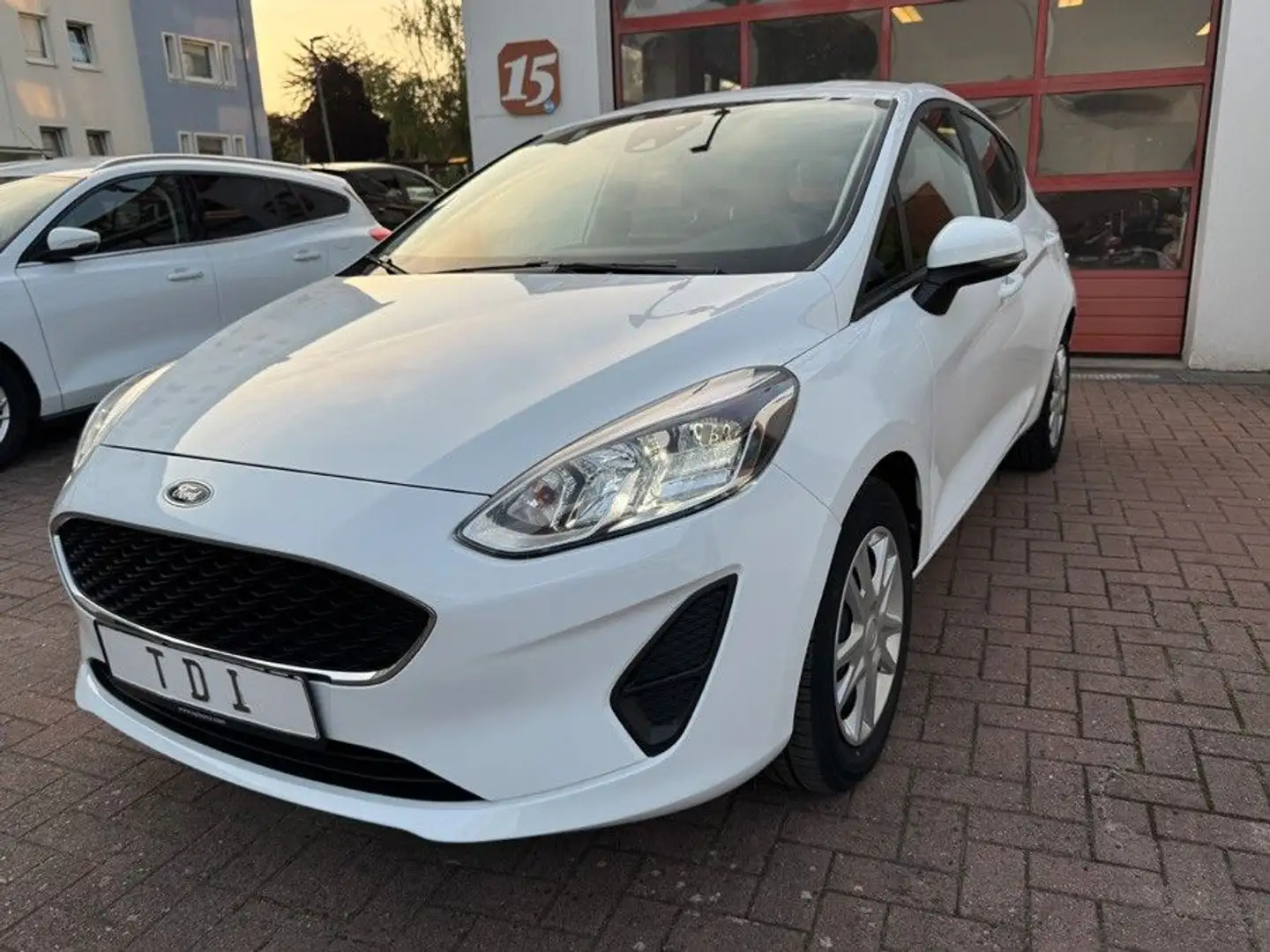 Ford Fiesta Trend 1,5 TDCI 6-Gang, Klima,SR+WR Weiß - 1