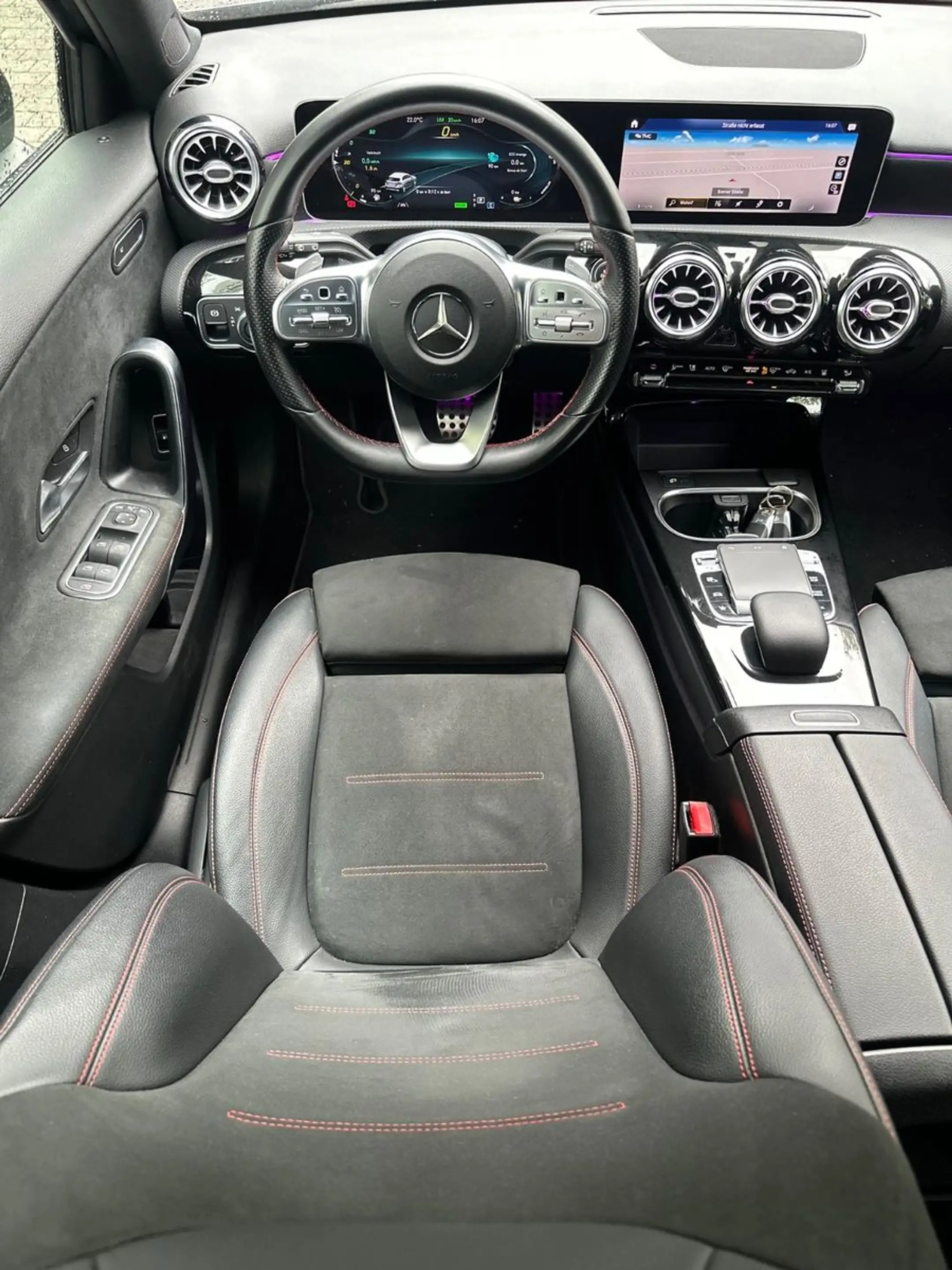 Mercedes-Benz A 250 A 250 e AMG Line — photo 5