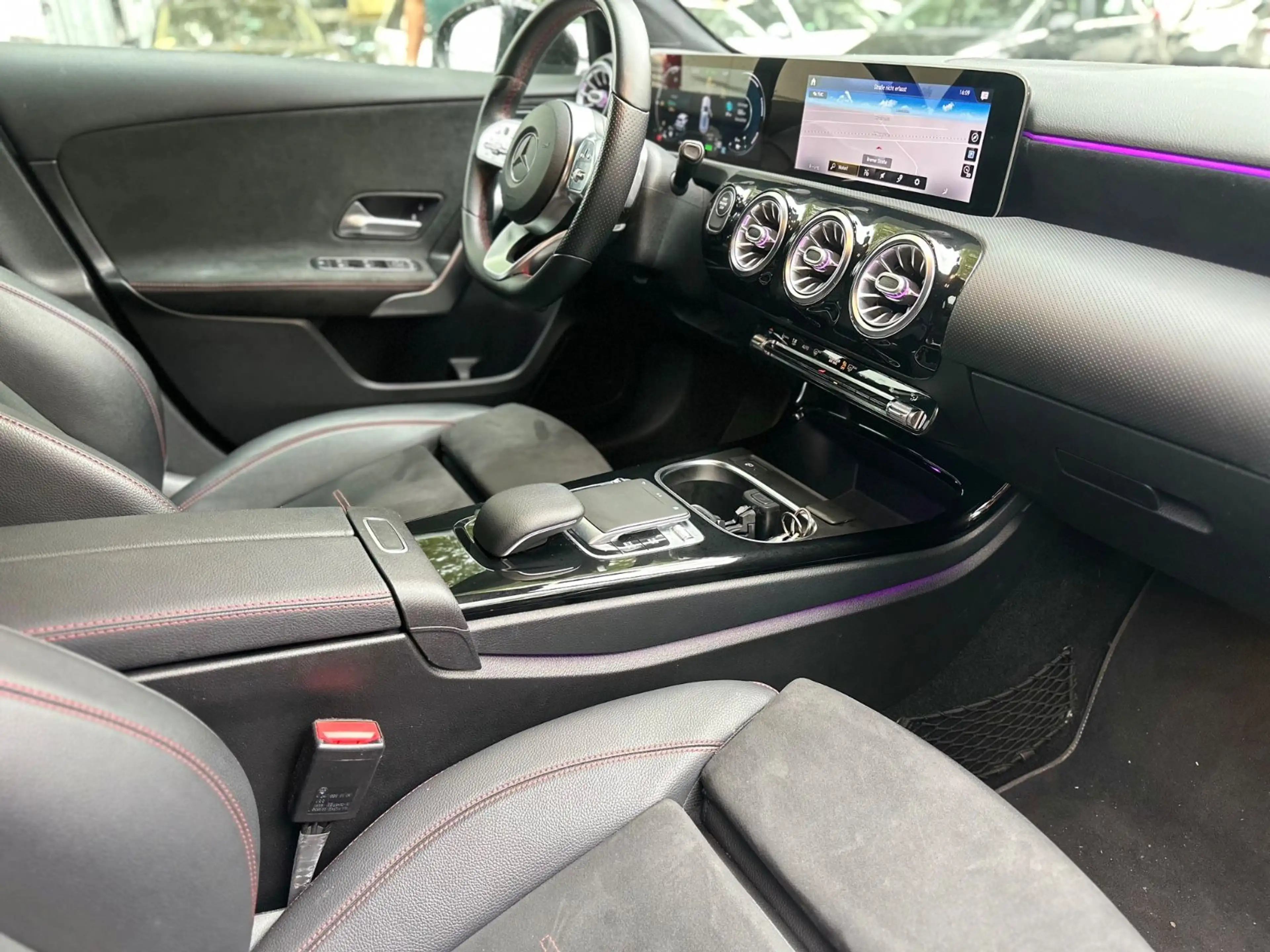 Mercedes-Benz A 250 A 250 e AMG Line — photo 6