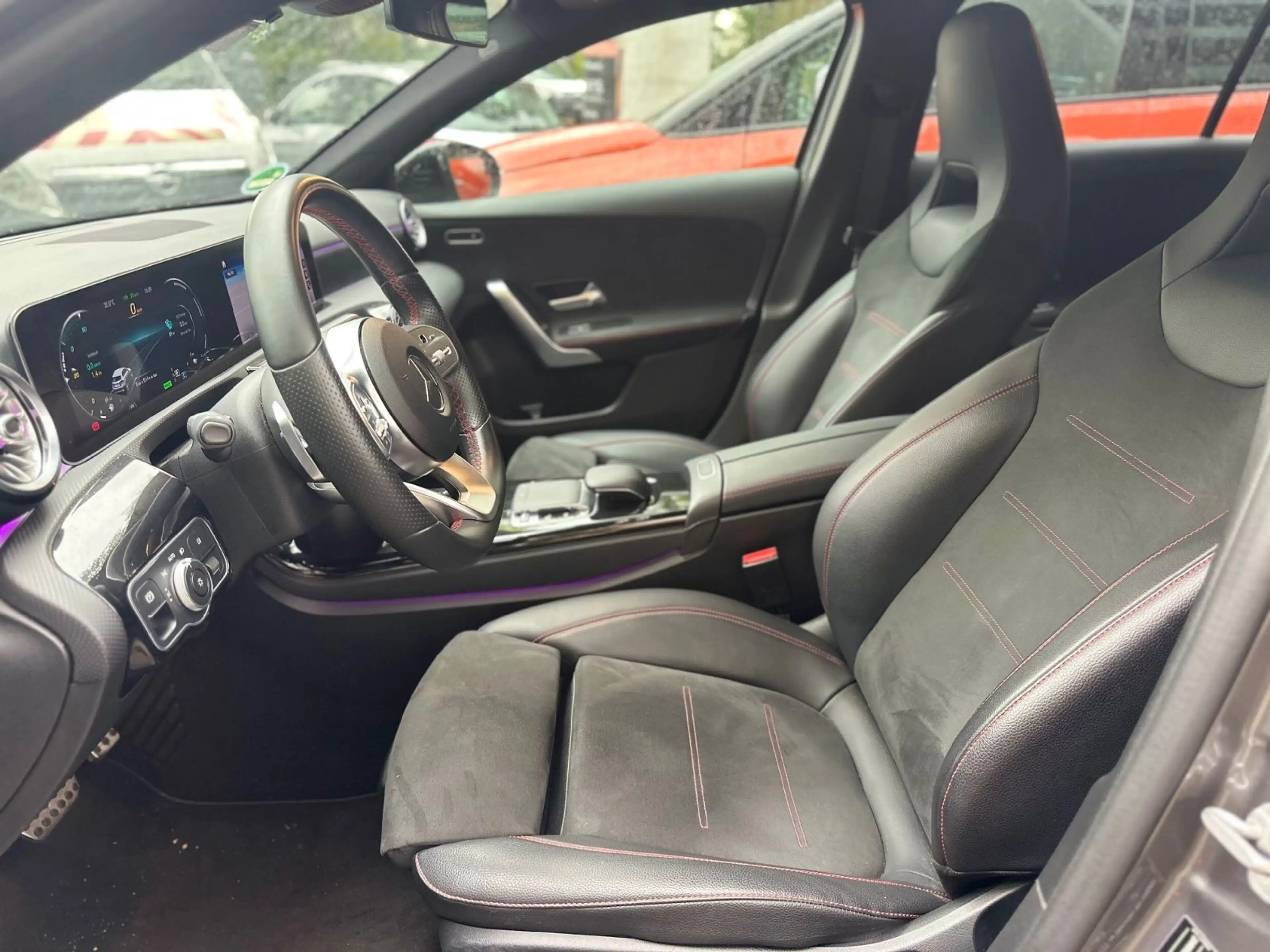 Mercedes-Benz A 250 A 250 e AMG Line — photo 9
