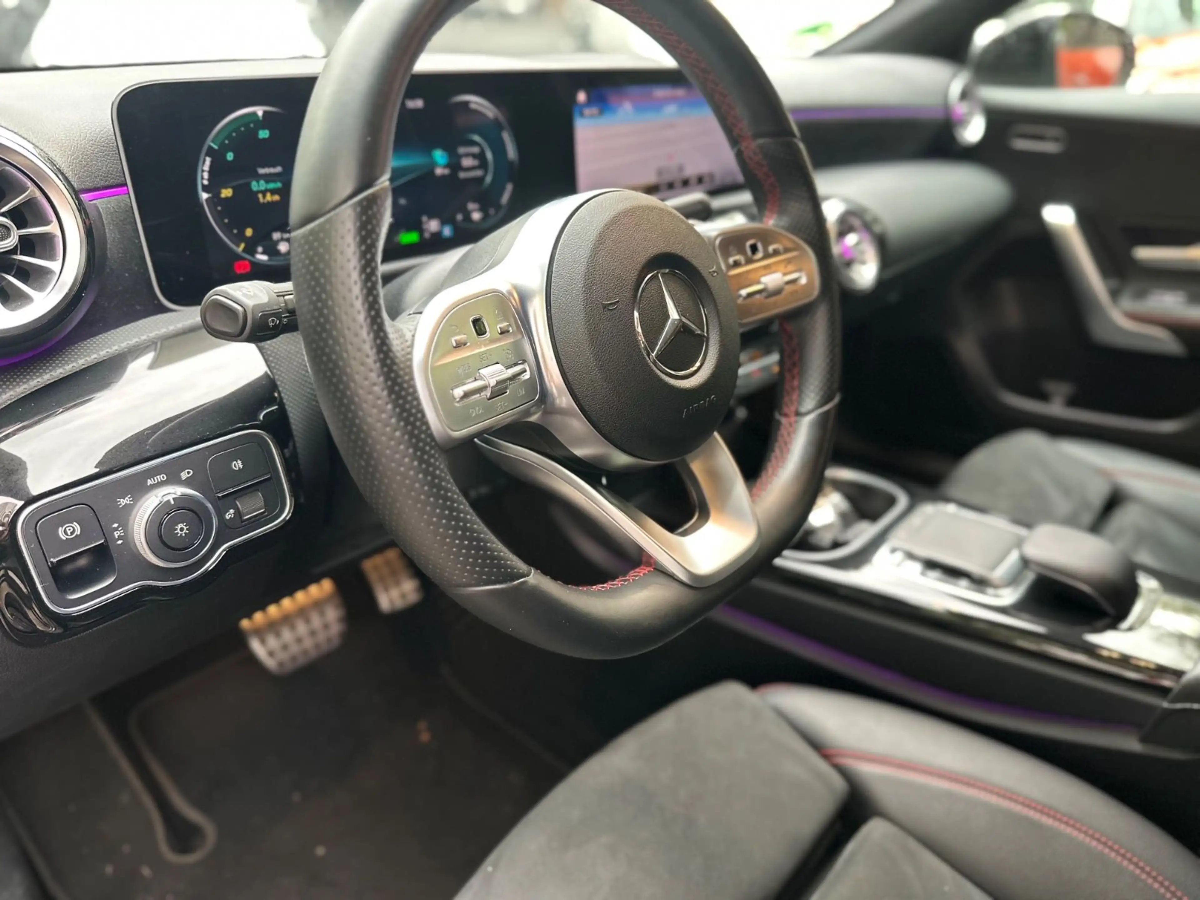 Mercedes-Benz A 250 A 250 e AMG Line — photo 8