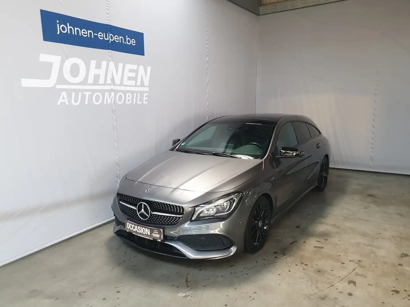 Mercedes-Benz CLA 180 Edition Gris - 1