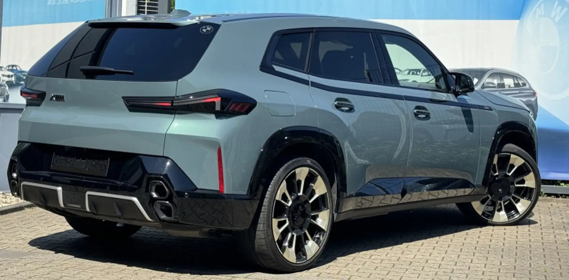 BMW XM 50e Verde - 2