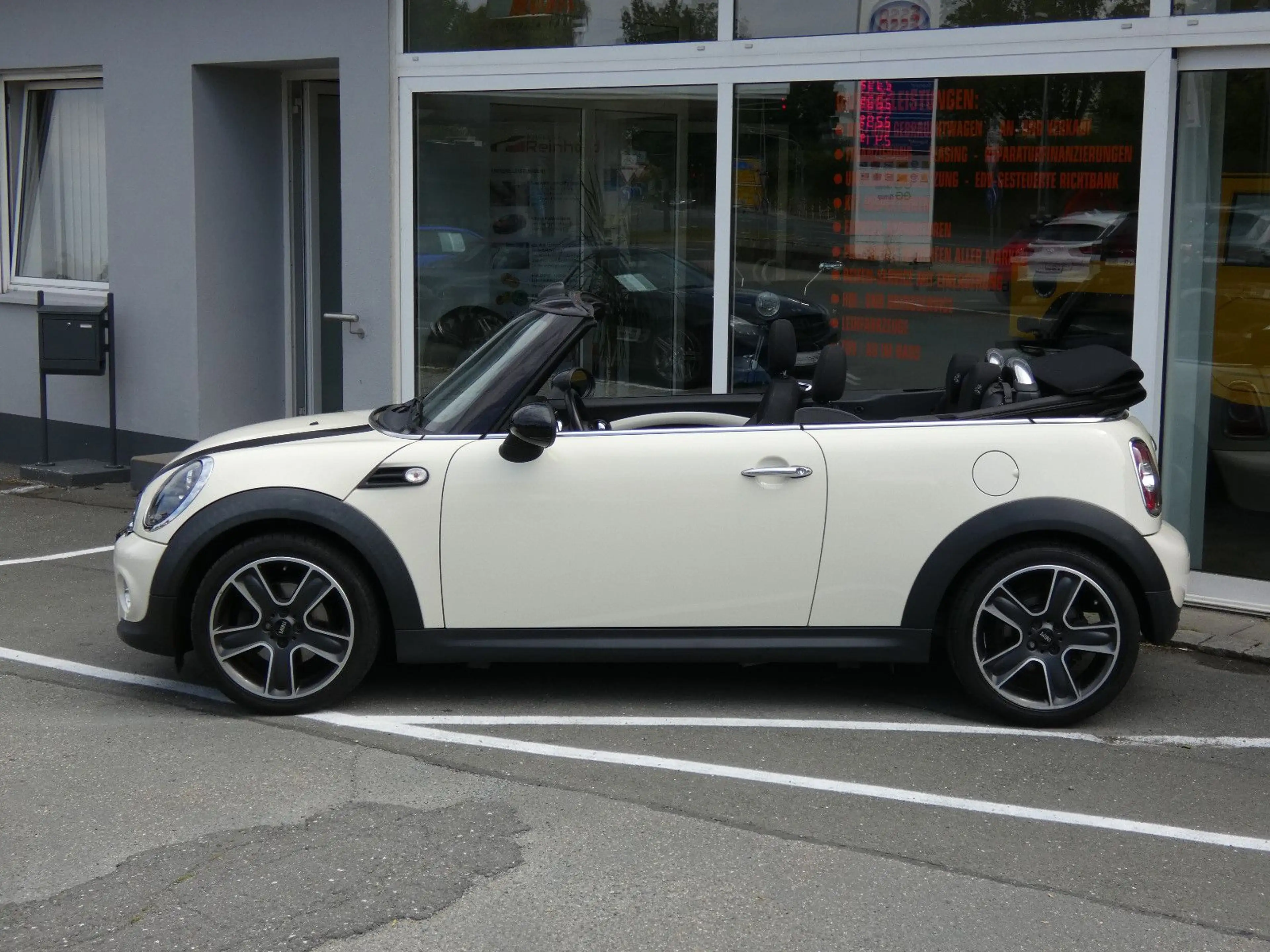 MINI Cooper Cabrio XENON NAVI BT SHZ PDC AMBIENTE 17" — photo 9