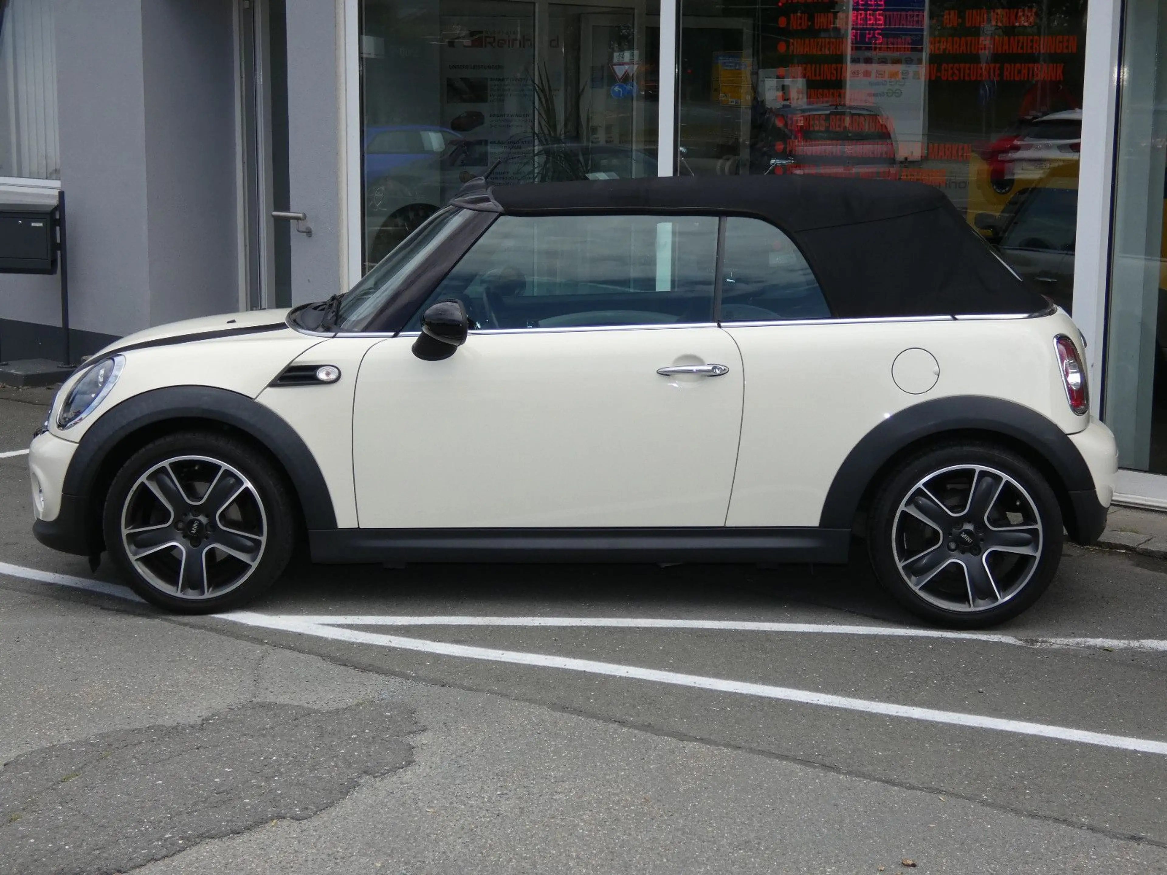 MINI Cooper Cabrio XENON NAVI BT SHZ PDC AMBIENTE 17" — photo 10
