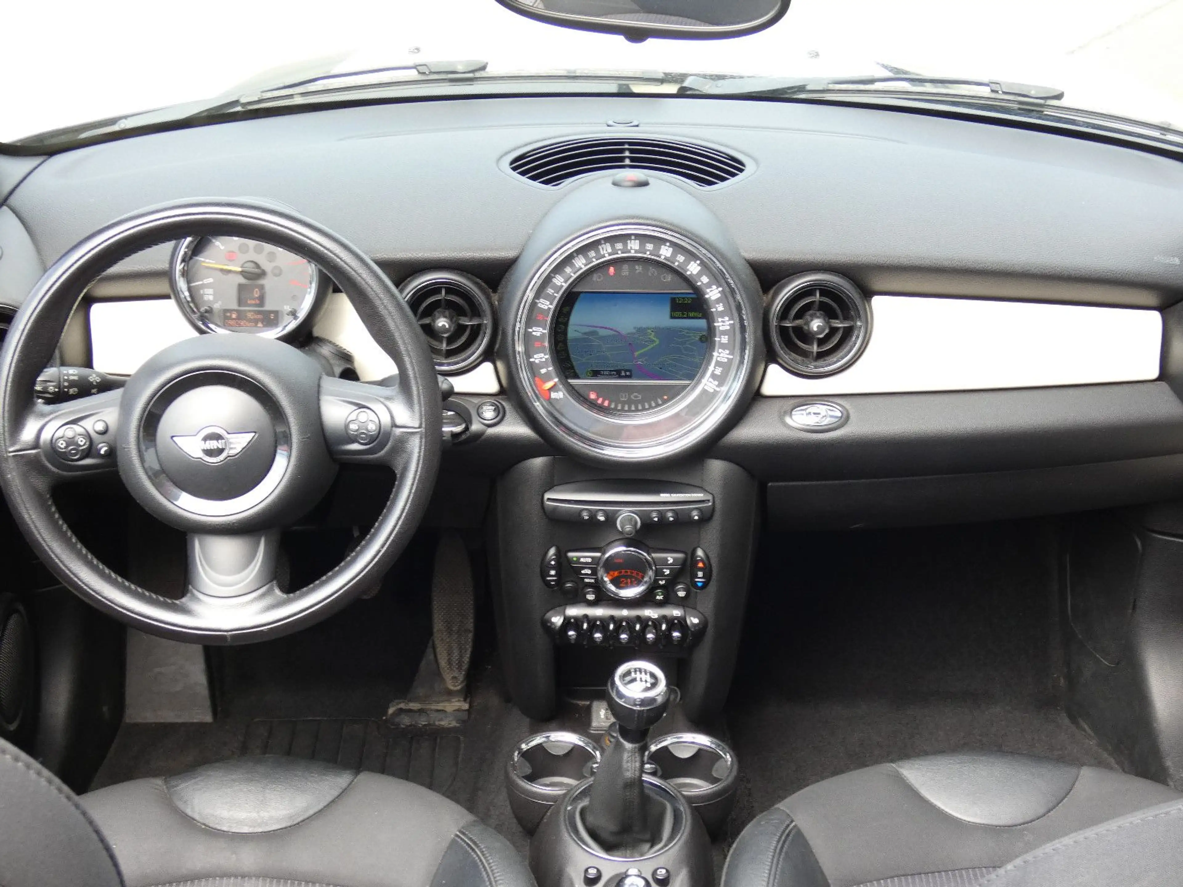 MINI Cooper Cabrio XENON NAVI BT SHZ PDC AMBIENTE 17" — photo 2