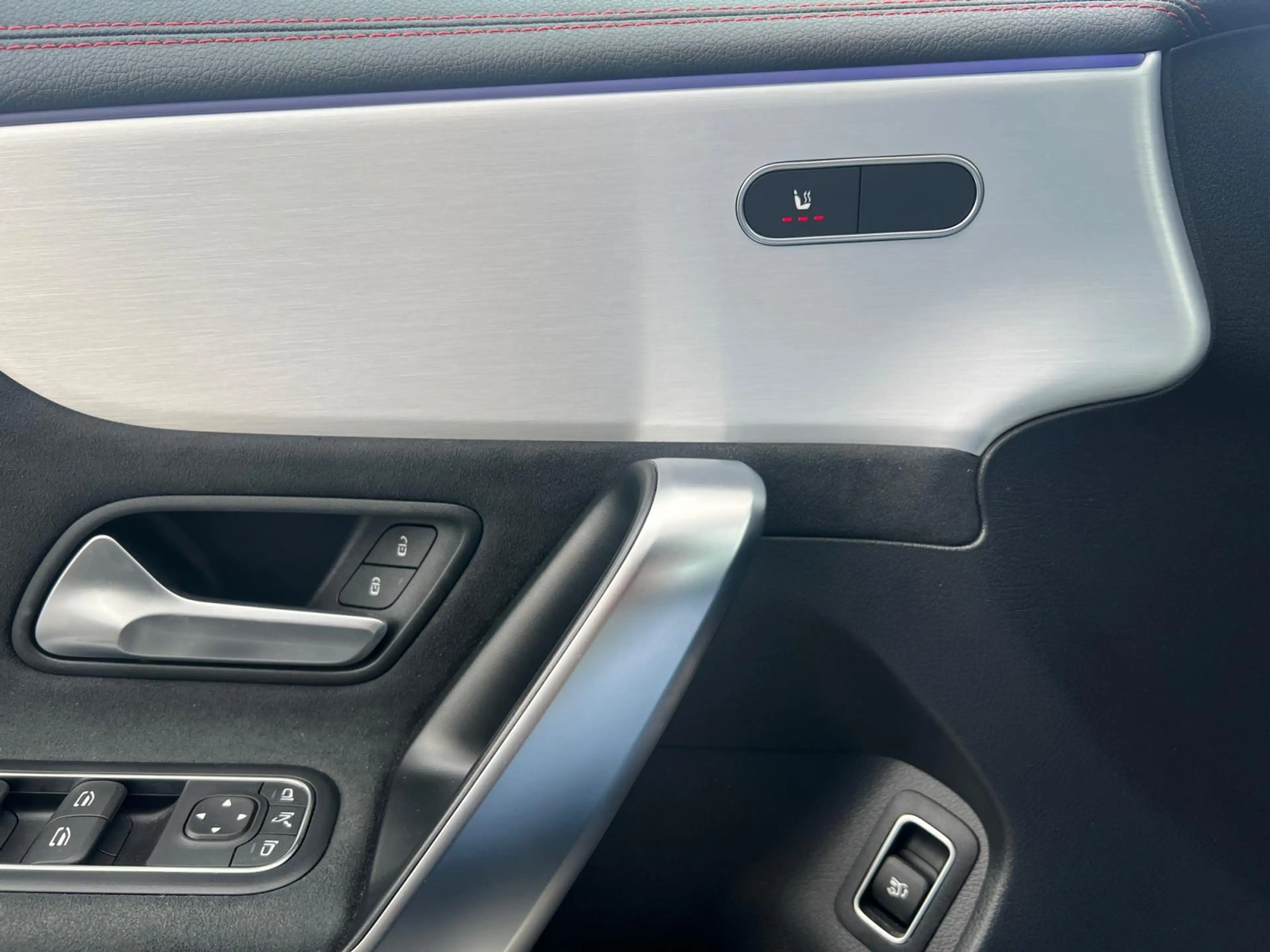 Mercedes-Benz CLA 180 Shooting Brake AMG Line — photo 10