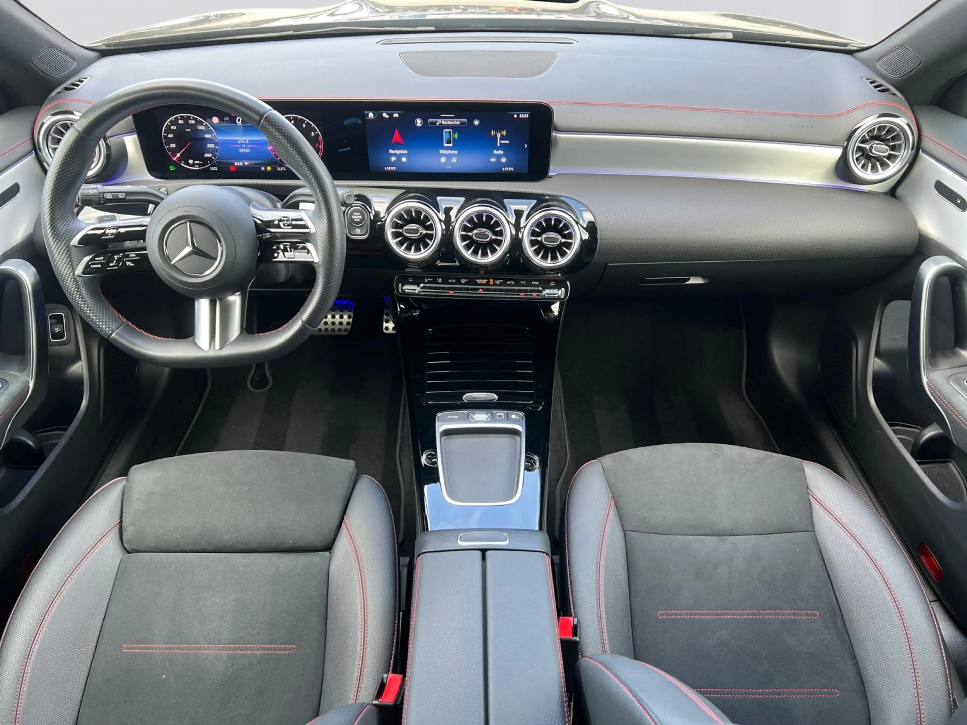 Mercedes-Benz CLA 180 Shooting Brake AMG Line — photo 14