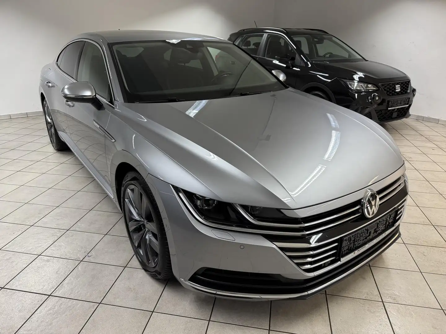 Volkswagen Arteon 2.0 TSI DSG (272PS) ALLRAD/LED/NAVI/SH 2.0 TSI ... Stříbrná - 1