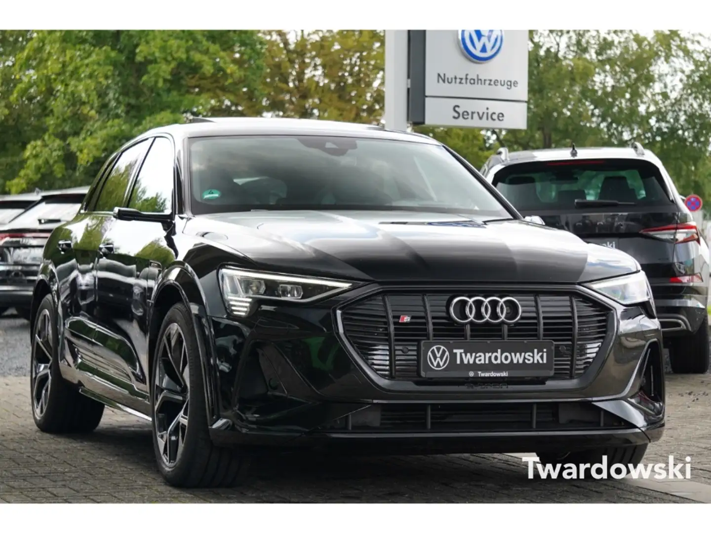 Audi e-tron S UNFALL NUR GEWERBE/ EXPORT Pano Nacht AHK ACC KA Schwarz - 2