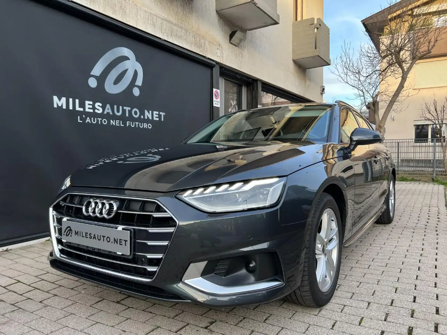 Audi A4 Avant 35 TDI/163 CV S tronic RATA DA 299€ Grigio - 1