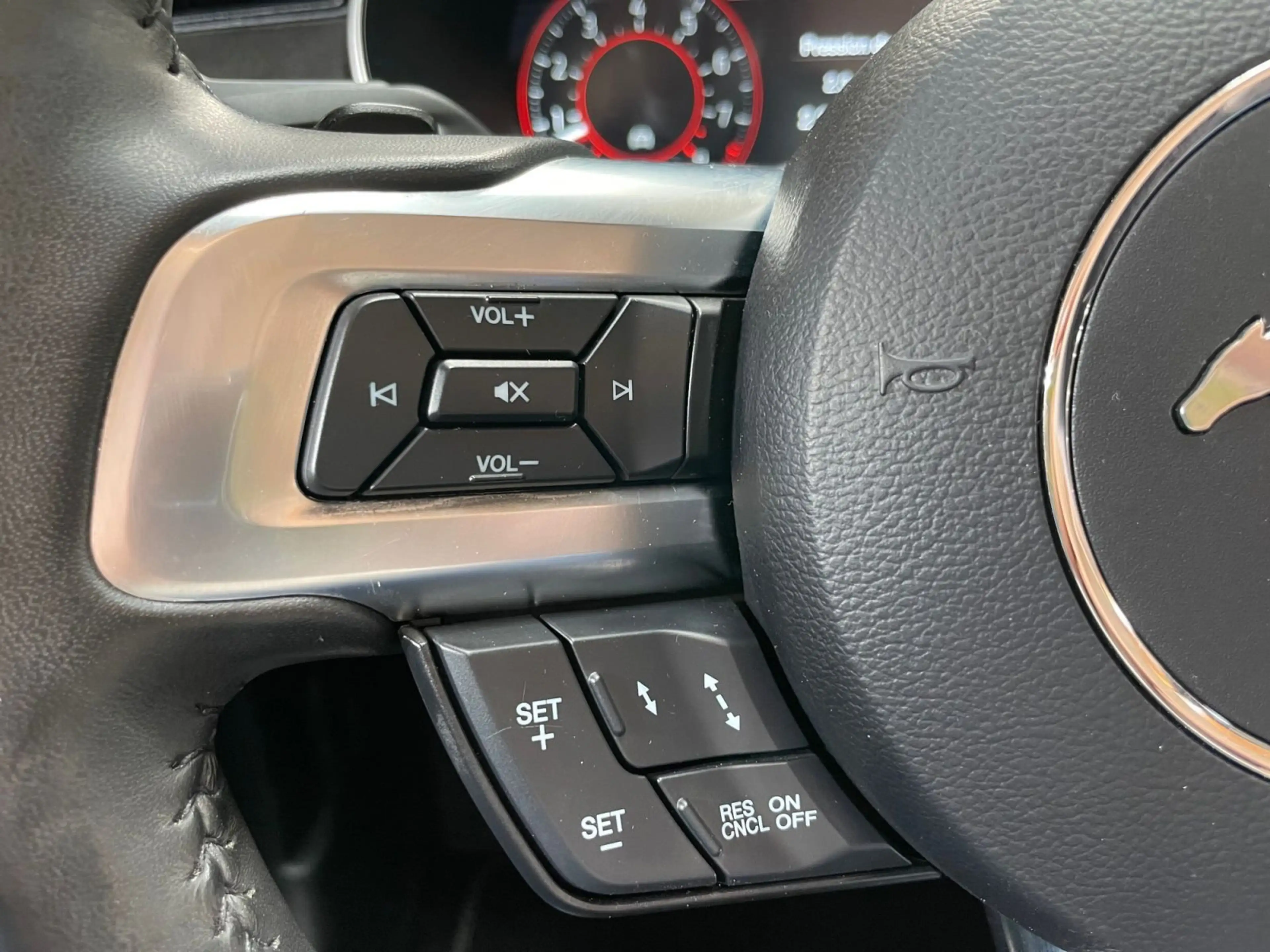 Ford Mustang 5.0L V8 446CV GT AUTO — photo 10