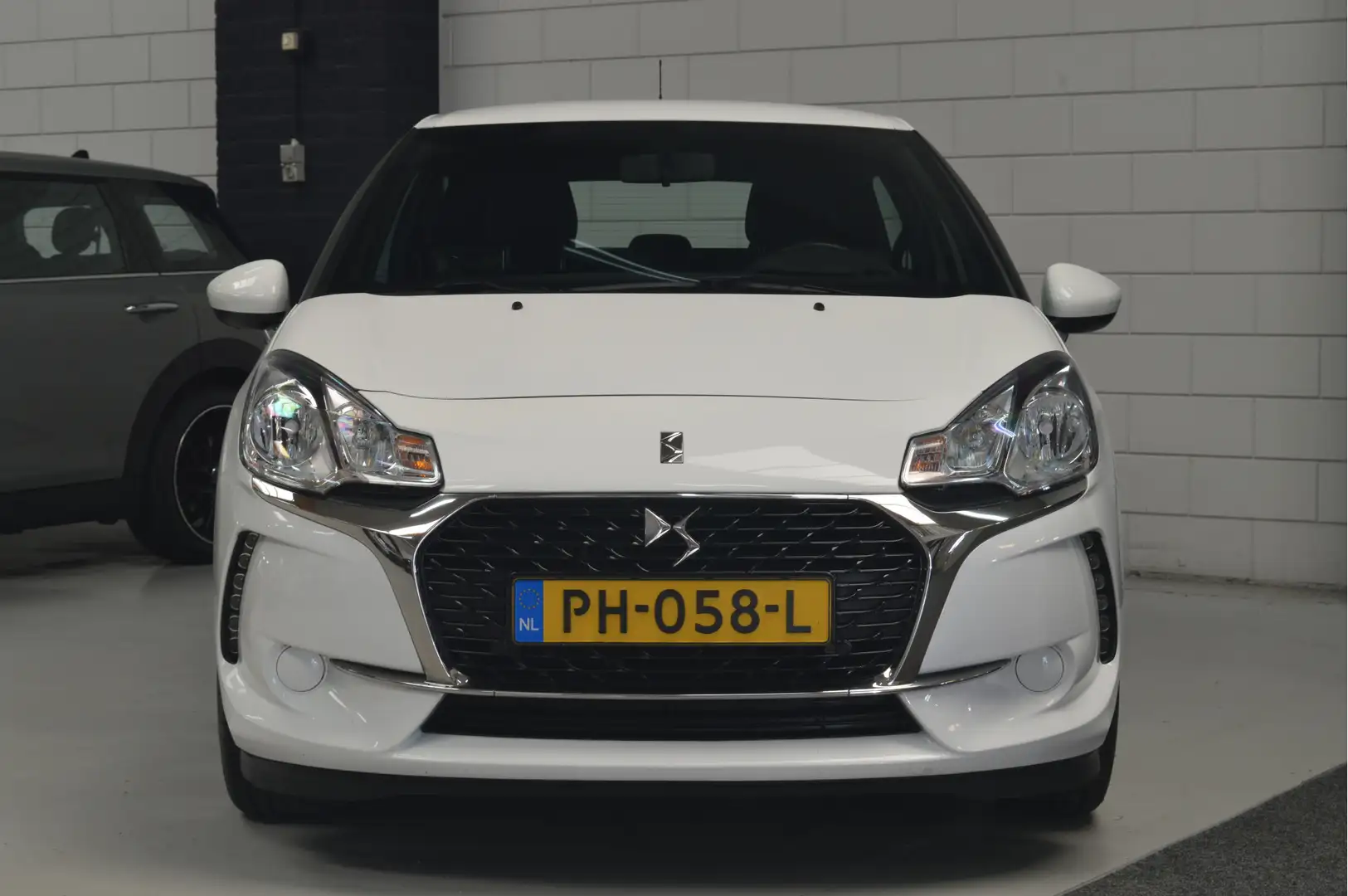DS Automobiles DS 3 1.2 PureTech Chic // AIRCO // 155.000 km // NIEUWE Blanc - 2