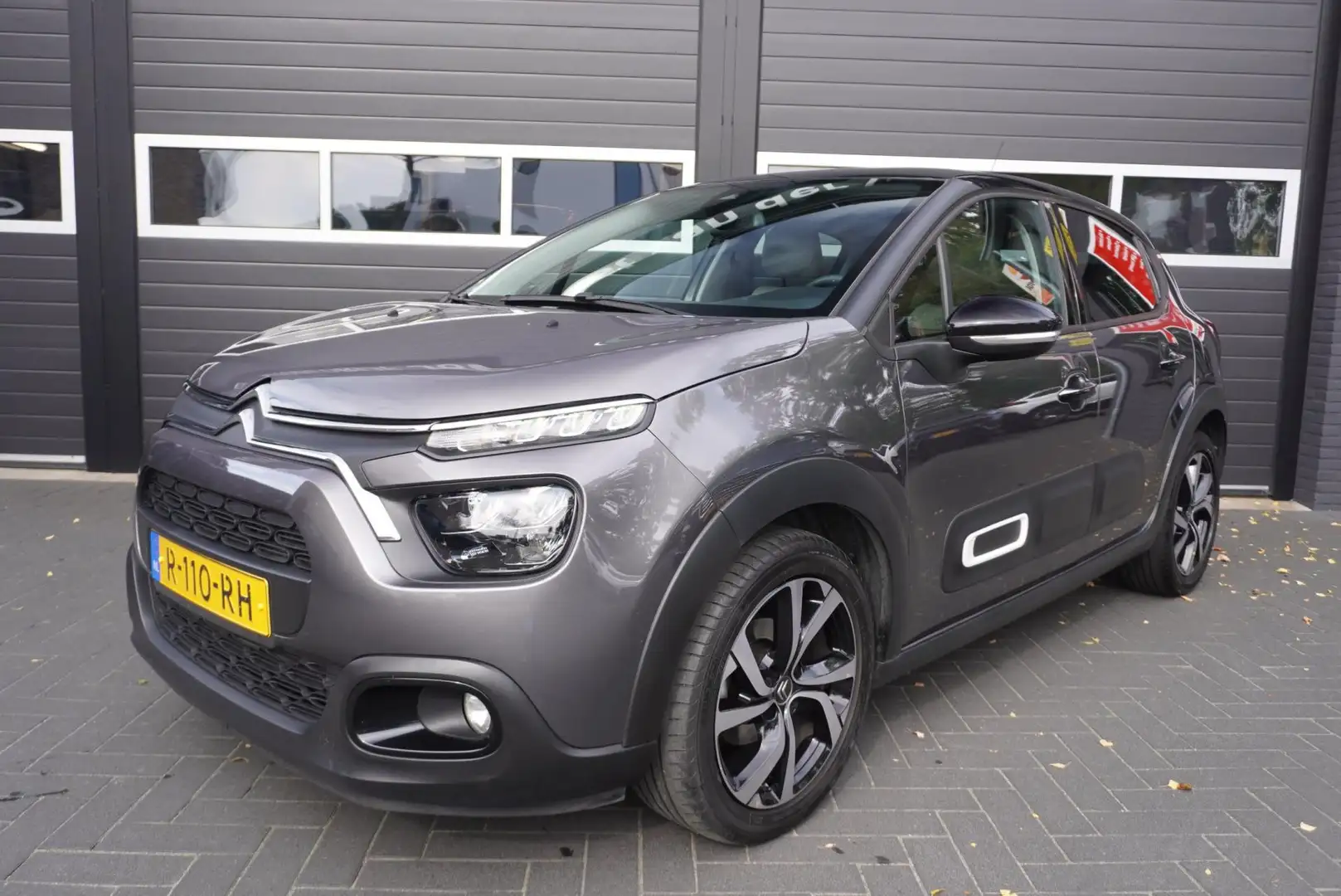 Citroen C3 1.2 PureTech Shine Aut/Camera/Airco/Navi/Carplay/C Grijs - 1