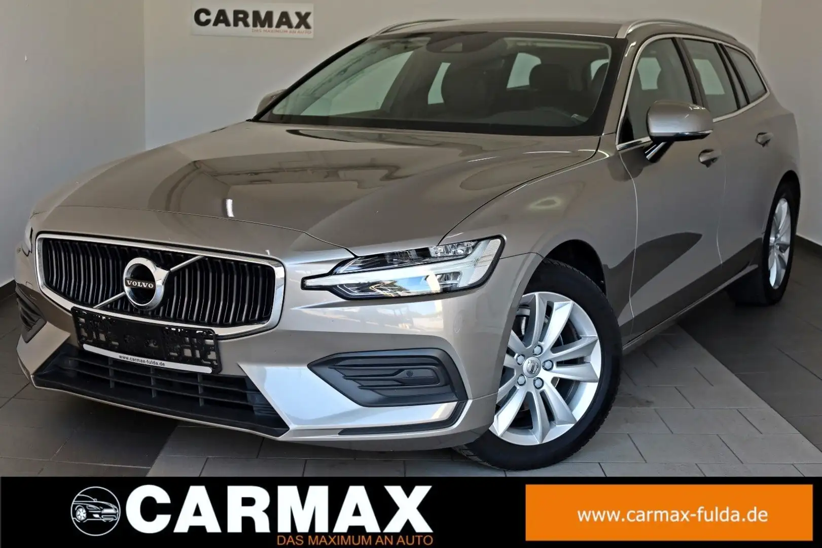 Volvo V60 Kombi Momentum Pro T.Leder,Navi,LED,AppleCar Grau - 1