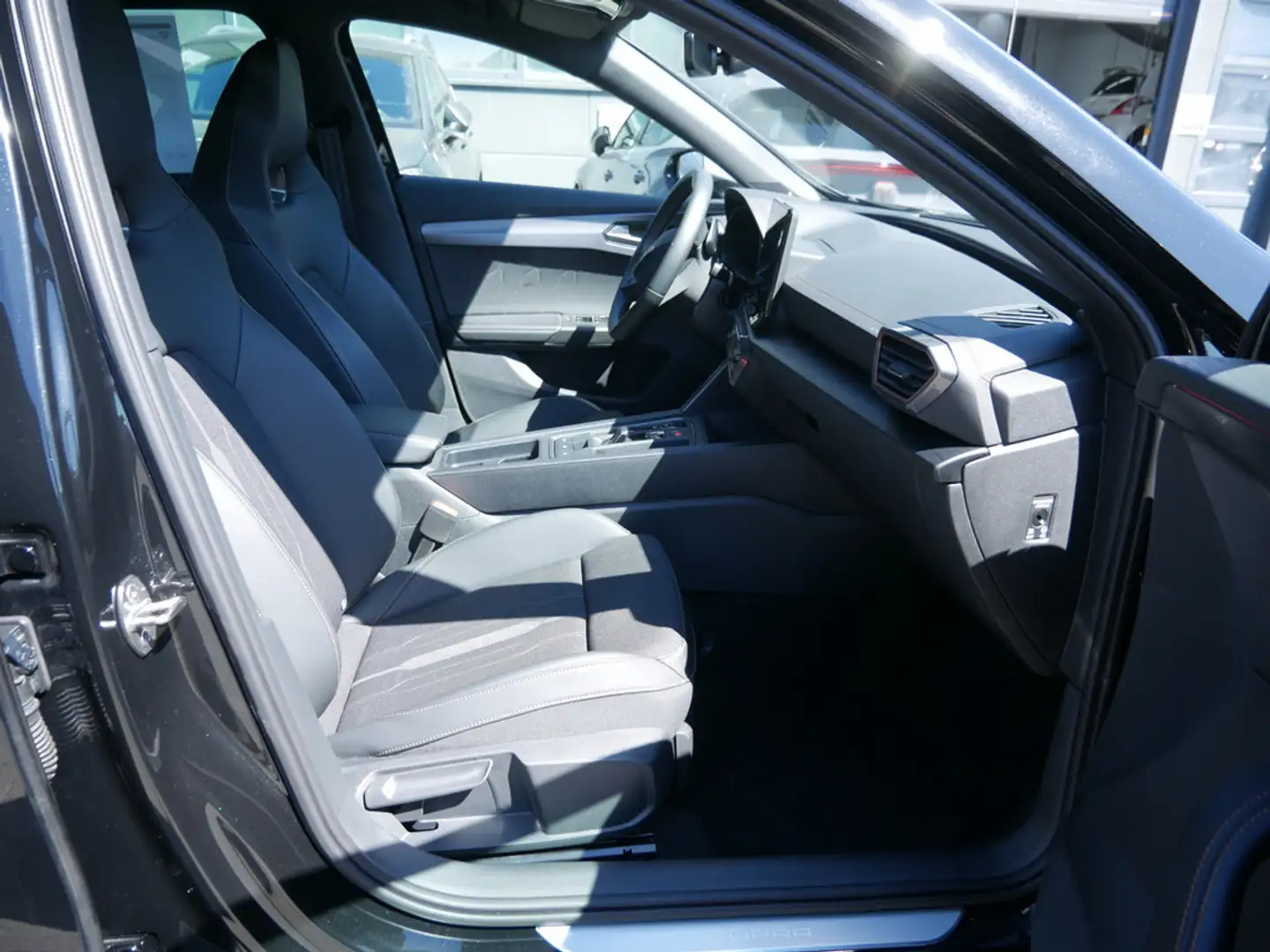 CUPRA Formentor 2.0 TSI VZ DCC NAVI ACC LED BEATS Schwarz - 2