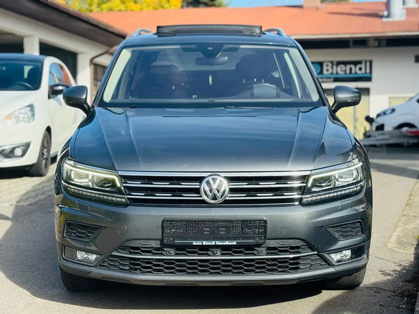Volkswagen Tiguan Highline 4Motion 360 grad Dynaudio PANO Gris - 2