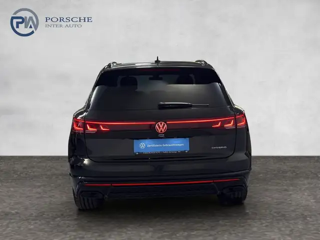 Volkswagen Touareg view 5
