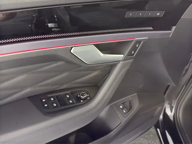 Volkswagen Touareg view 14