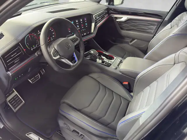 Volkswagen Touareg view 6
