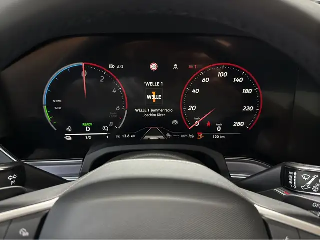 Volkswagen Touareg view 9