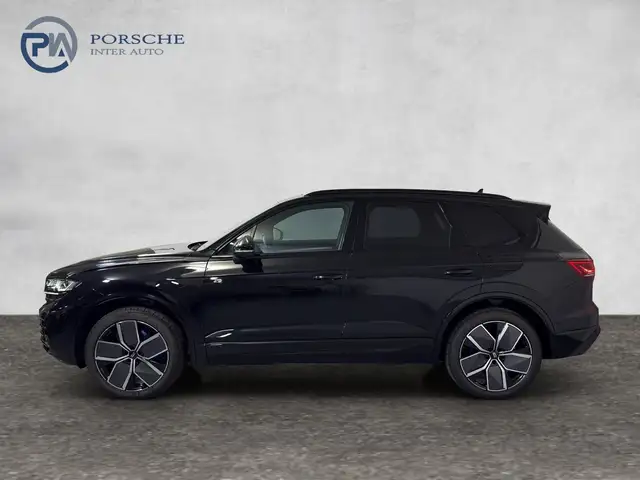 Volkswagen Touareg view 3