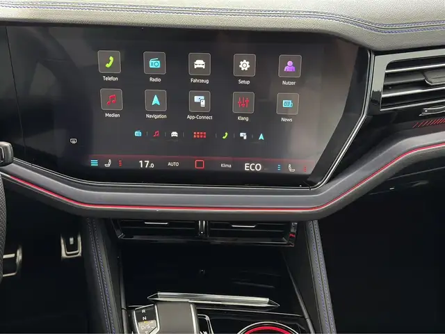 Volkswagen Touareg view 11