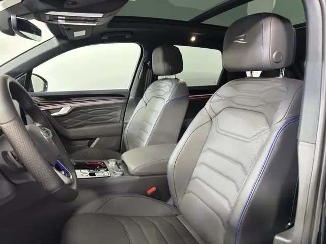 Volkswagen Touareg view 13
