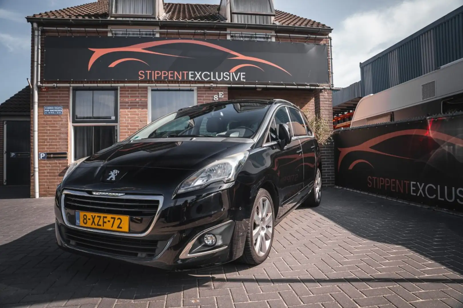 Peugeot 5008 - Zwart - 1
