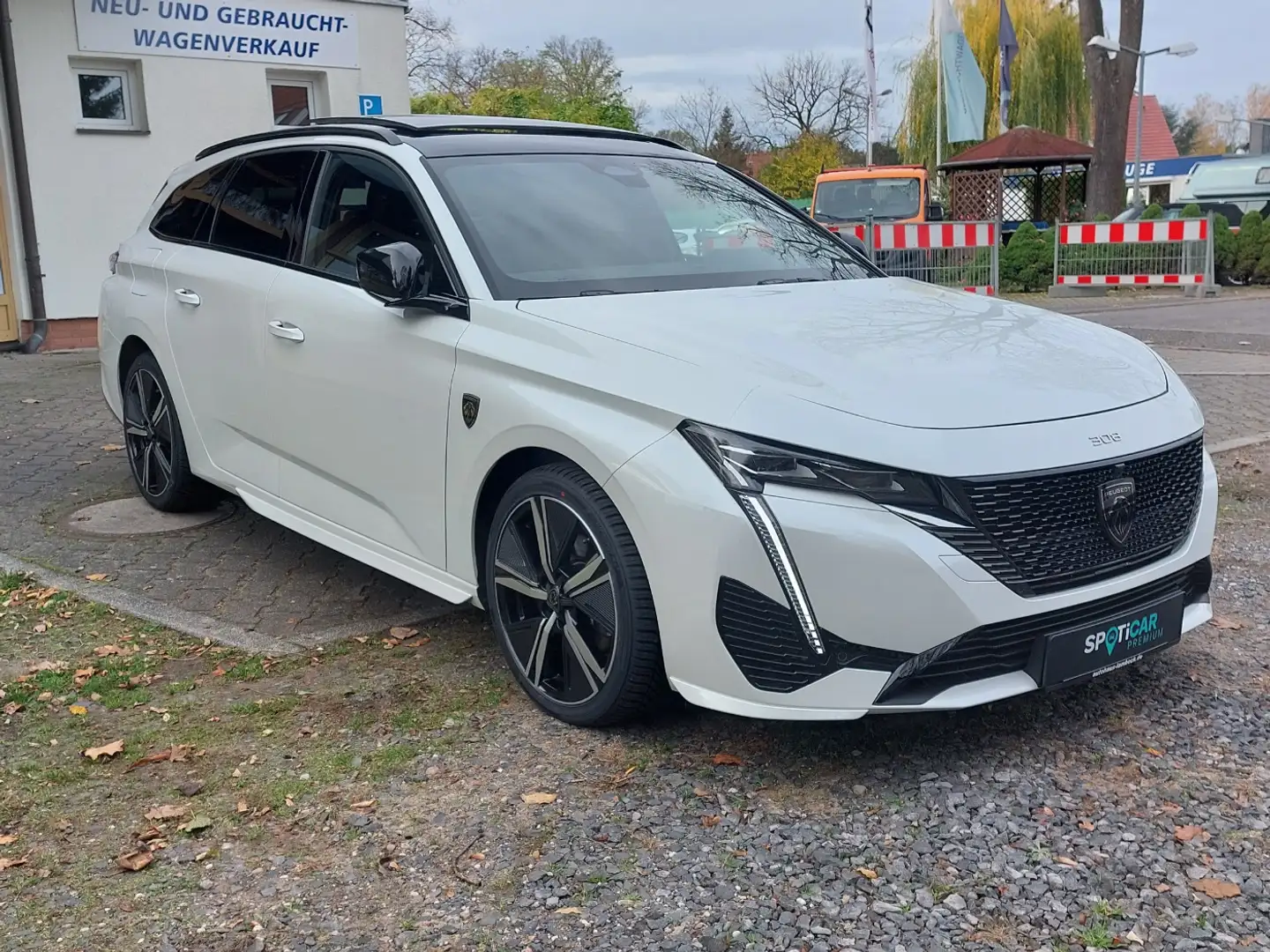 Peugeot 308 SW GT 1.5 BlueHDi 130 EAT8 FOCAL PANO Wit - 2