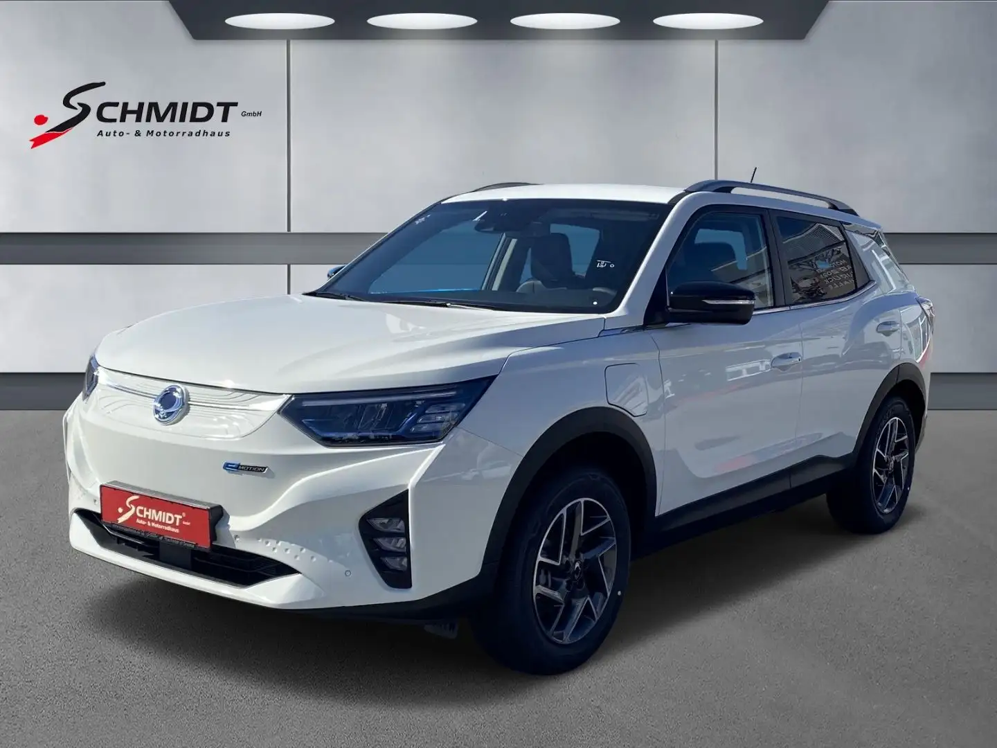 SsangYong Korando e-Motion Titanium 4x2 E-Motion TITANIUM Wit - 1