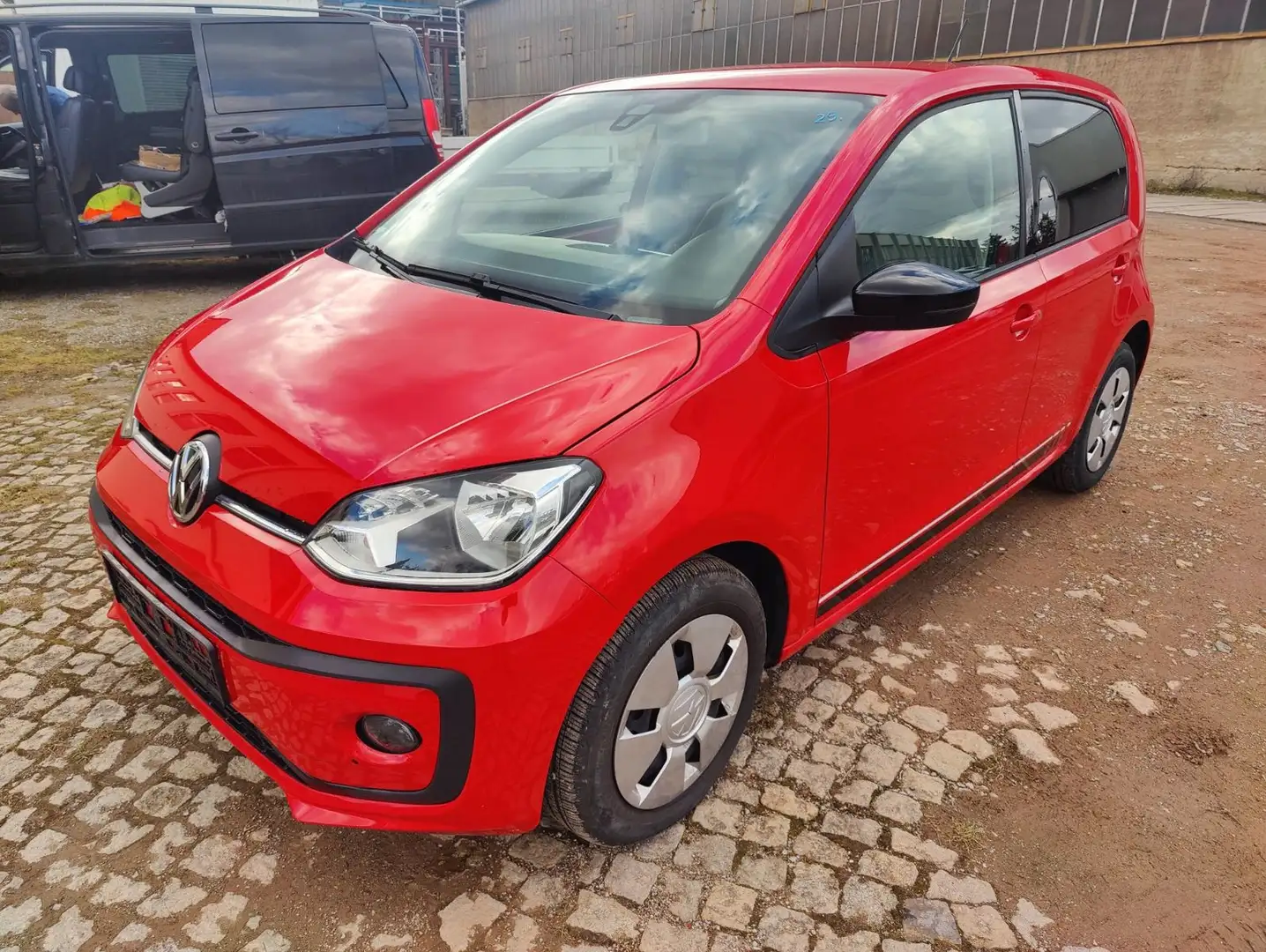 Volkswagen up! beats BMT Rot - 1