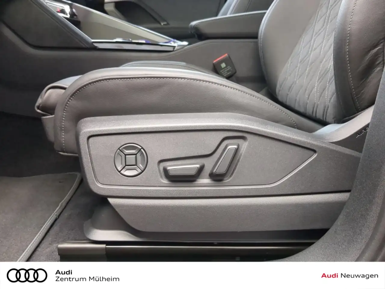 Audi Q5 Sportback TDI quattro 204 PS tronic S line edition 12