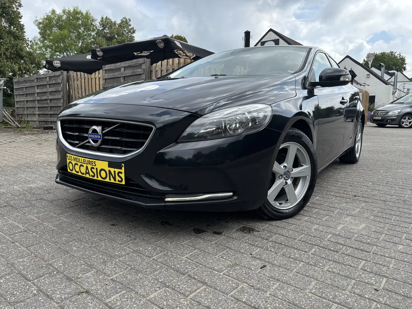 Volvo V40 1.6 D2 1er Main GPS CLIM Noir - 1