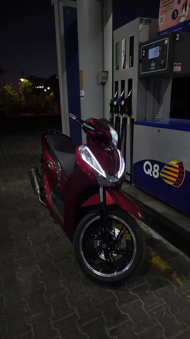 Honda SH 300 Rojo - 1