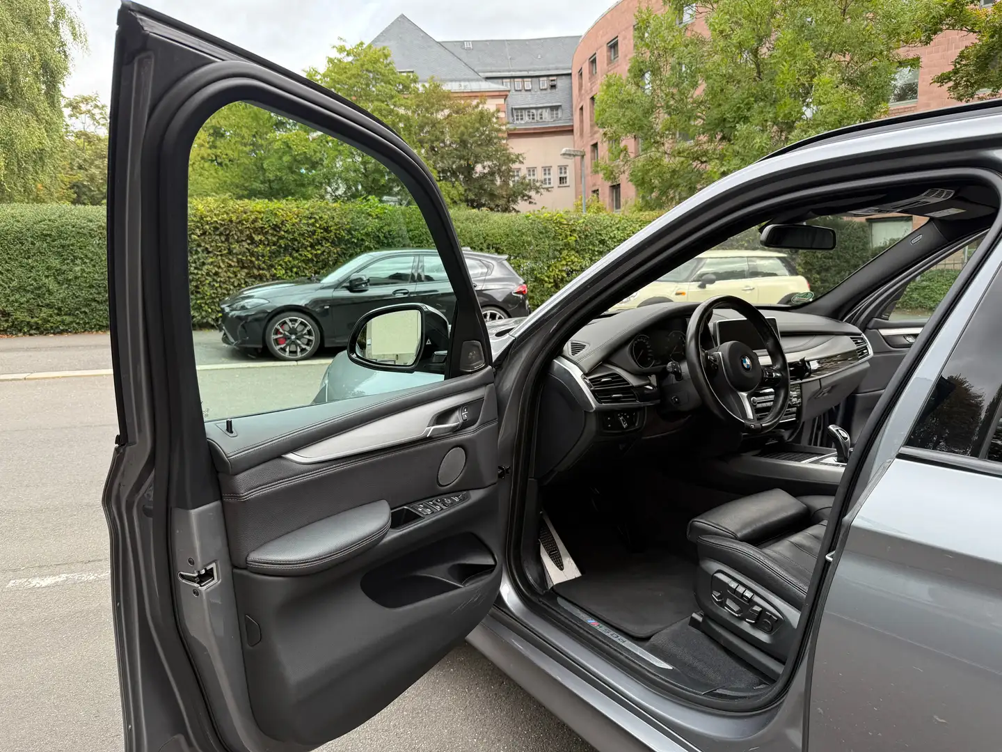BMW X5 M 50d Voll-Luftf-Pano-HUD Gris - 1
