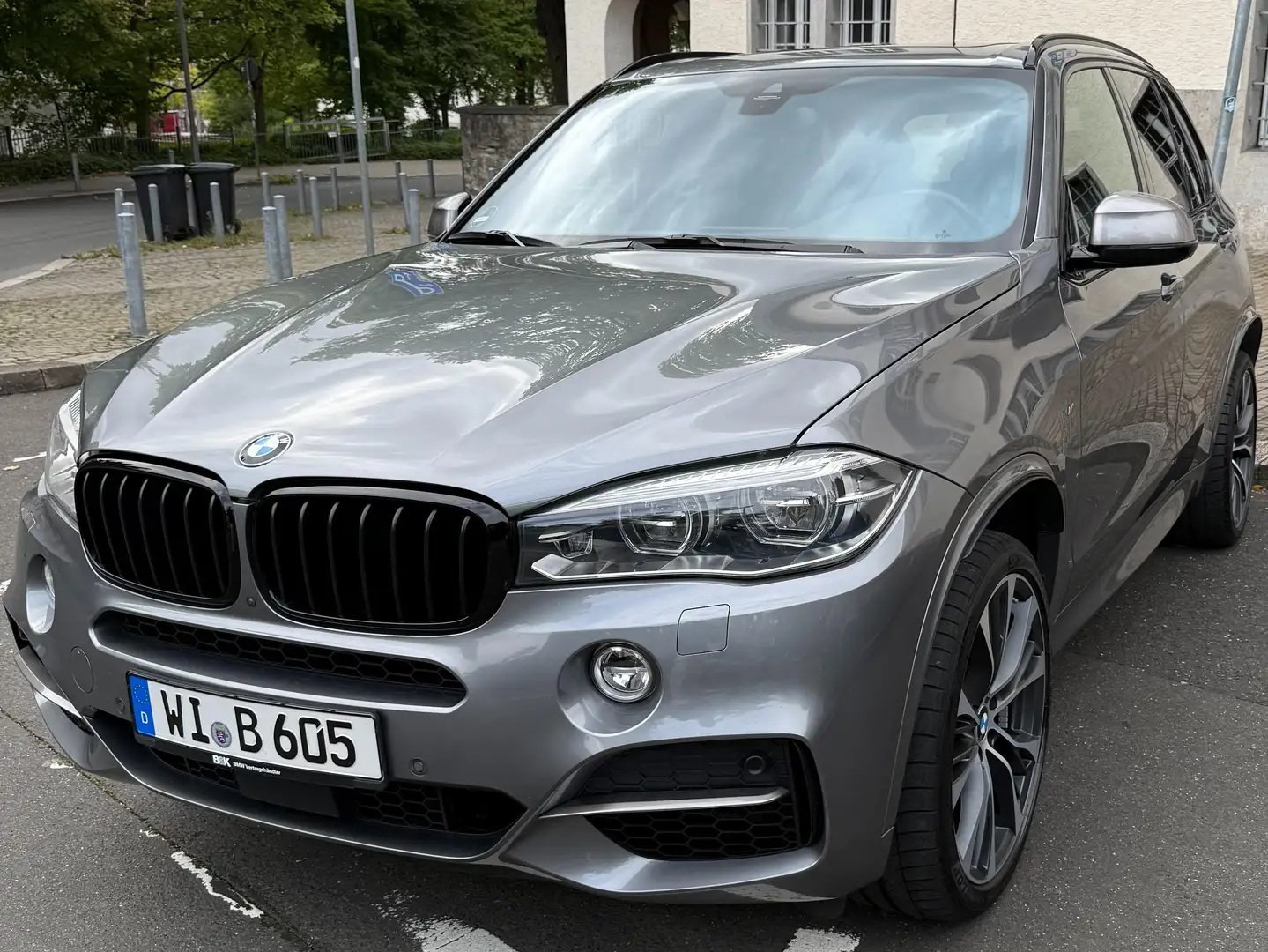 BMW X5 M 50d Voll-Luftf-Pano-HUD Gris - 2