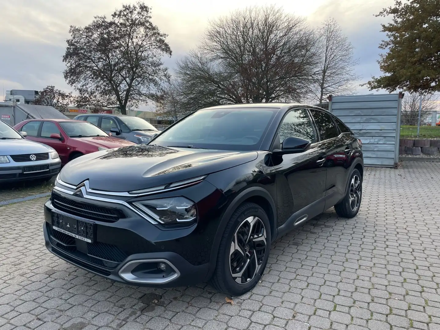 Citroen C4 Lim. Shine*NAVI*LED*SITZHEIZUNG* Schwarz - 1