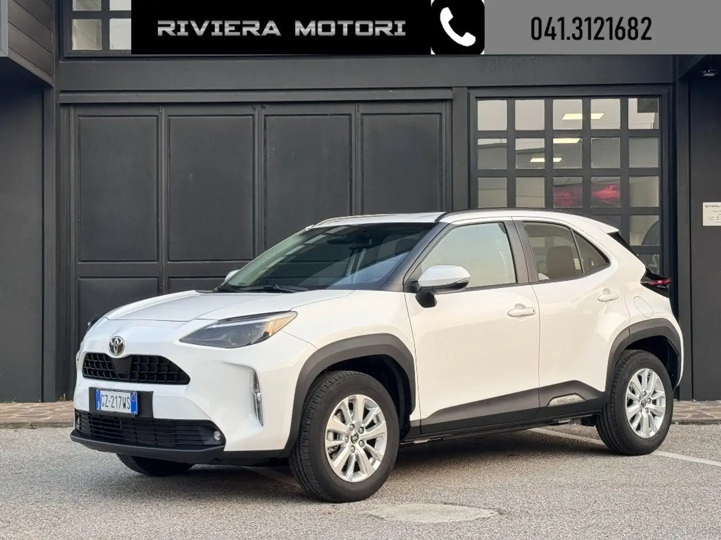 Toyota Yaris Cross 1.5 Hybrid 5p. E-CVT Active Weiß - 1