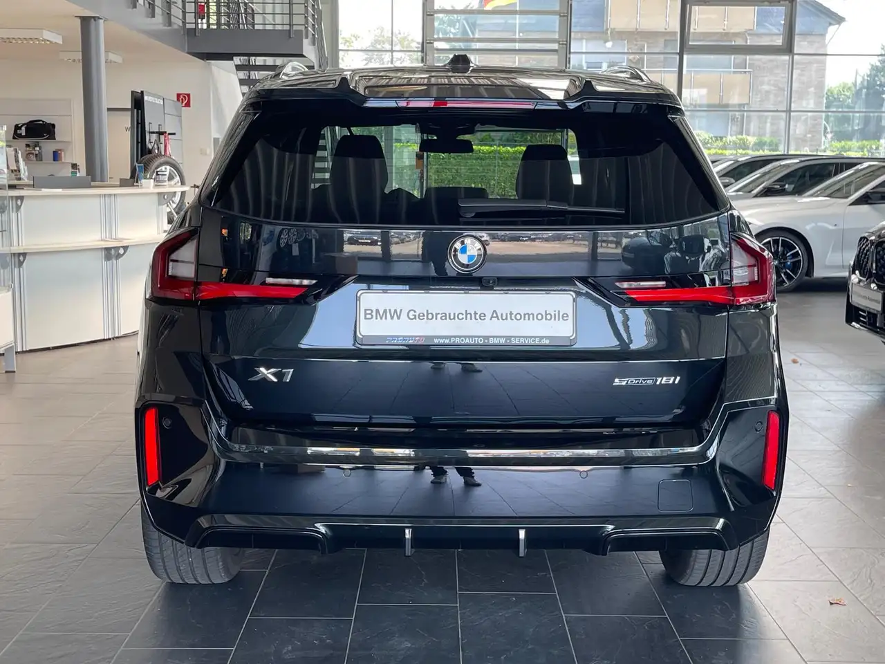 BMW X1 18i sDrive M Sport Pro A-LED/AHK/Pano/19", миниатюра 5