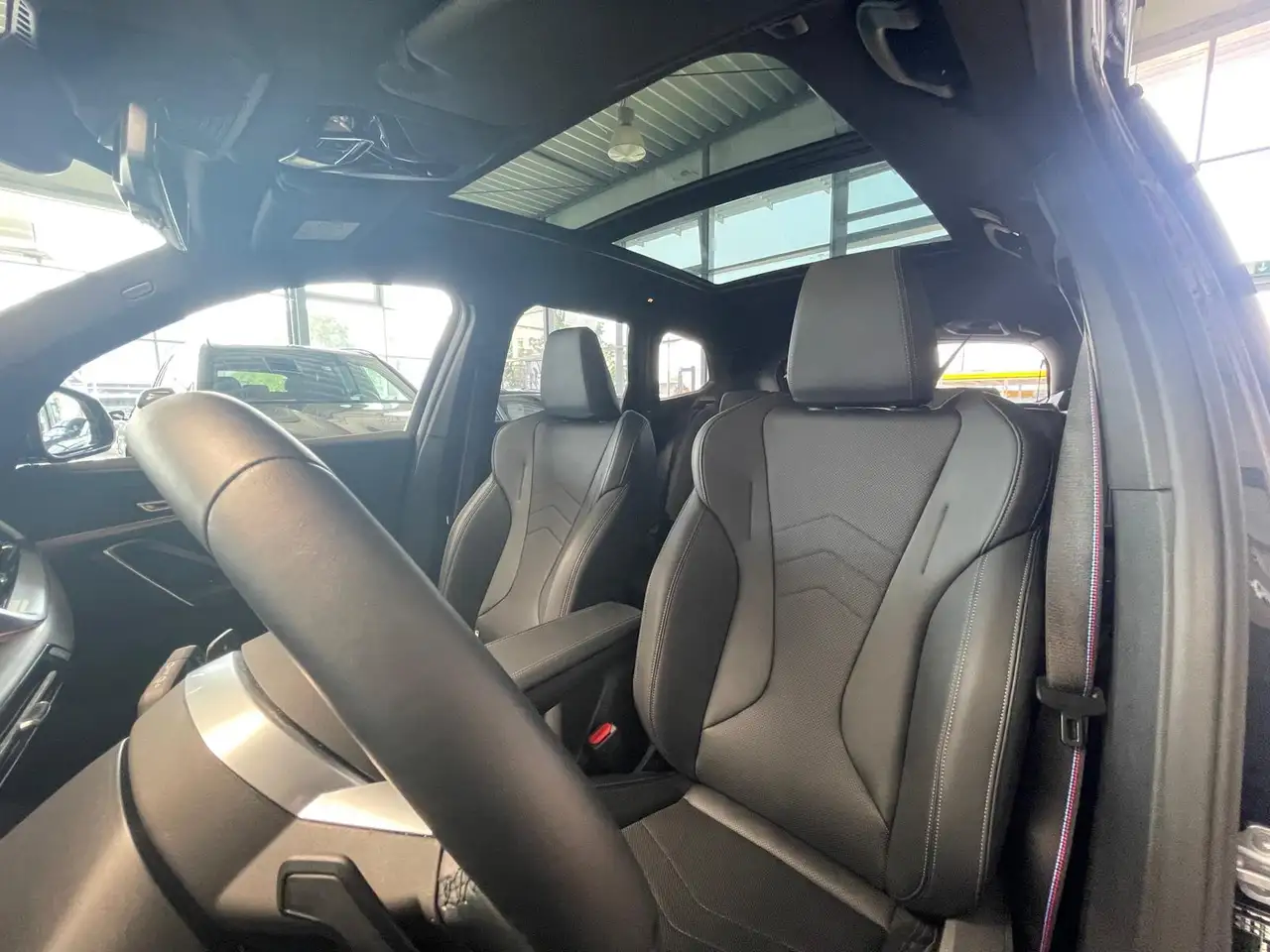 BMW X1 18i sDrive M Sport Pro A-LED/AHK/Pano/19", миниатюра 8