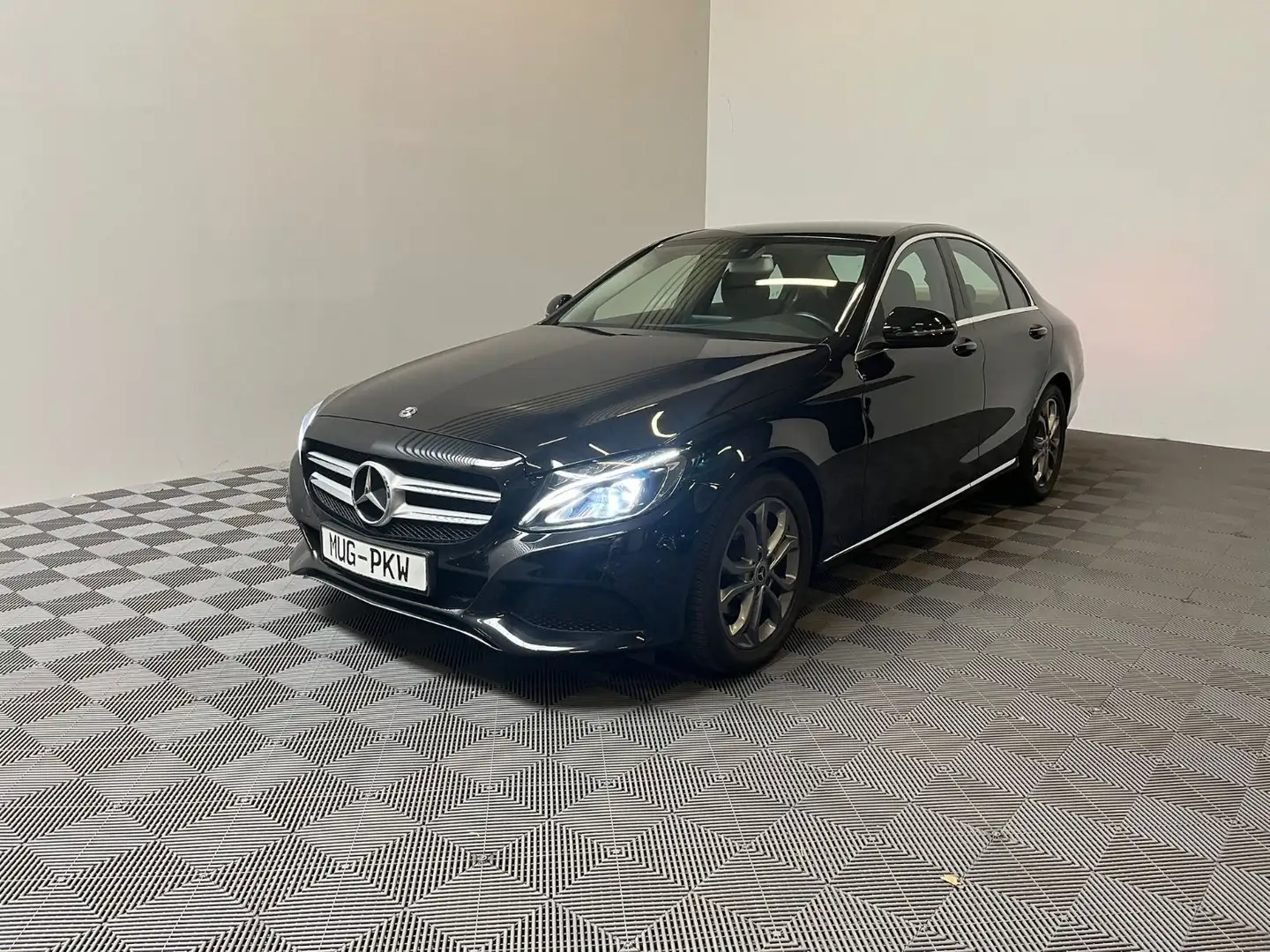 Mercedes-Benz C 180 180 CGI Lim. Automatik*LED-Navi-Tempomat-Leder* Schwarz - 1