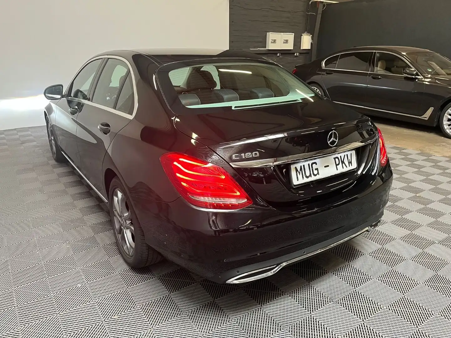 Mercedes-Benz C 180 180 CGI Lim. Automatik*LED-Navi-Tempomat-Leder* Schwarz - 2