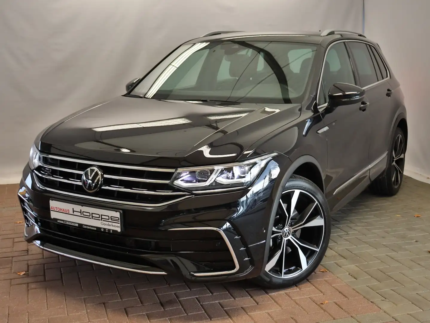 Volkswagen Tiguan R-Line 2.0 l TSI 4MOTION DSG+AHK+RFK+MATRIX+NAV... Schwarz - 2