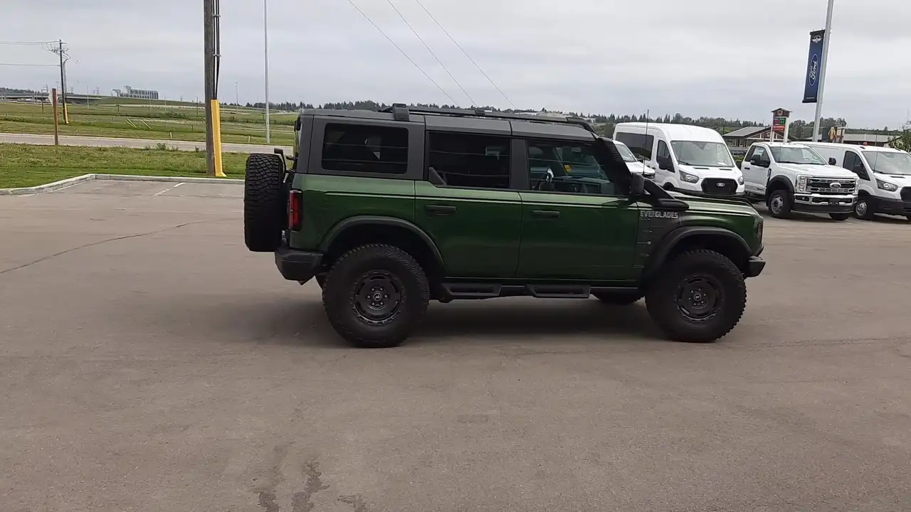Ford Bronco photo Ford Bronco