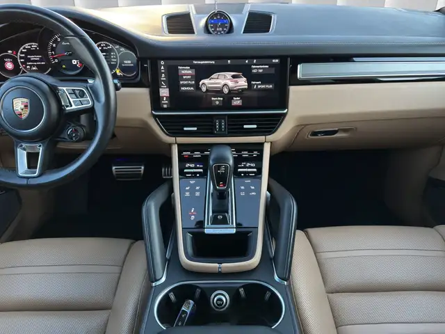 Porsche Cayenne view 14